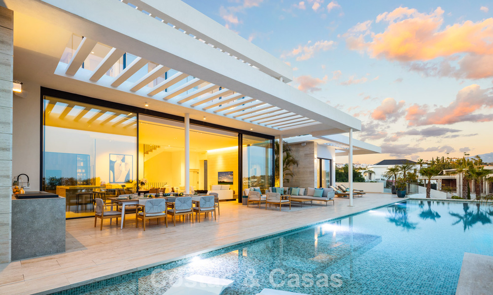 High-end luxury villa with panoramic views for sale in a golf resort on the Golden Mile in Benahavis - Marbella 780111