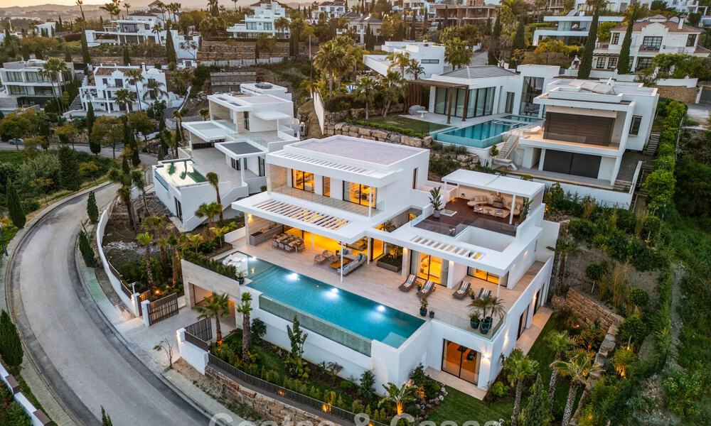 High-end luxury villa with panoramic views for sale in a golf resort on the Golden Mile in Benahavis - Marbella 780113
