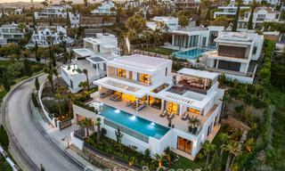 High-end luxury villa with panoramic views for sale in a golf resort on the Golden Mile in Benahavis - Marbella 780113 