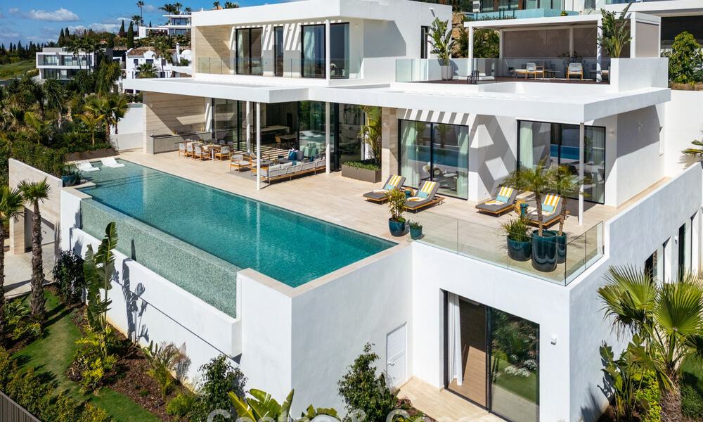High-end luxury villa with panoramic views for sale in a golf resort on the Golden Mile in Benahavis - Marbella 780117
