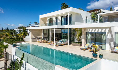 High-end luxury villa with panoramic views for sale in a golf resort on the Golden Mile in Benahavis - Marbella 780119
