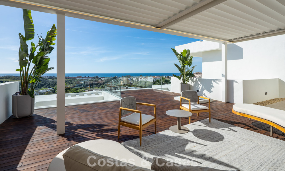 High-end luxury villa with panoramic views for sale in a golf resort on the Golden Mile in Benahavis - Marbella 780120