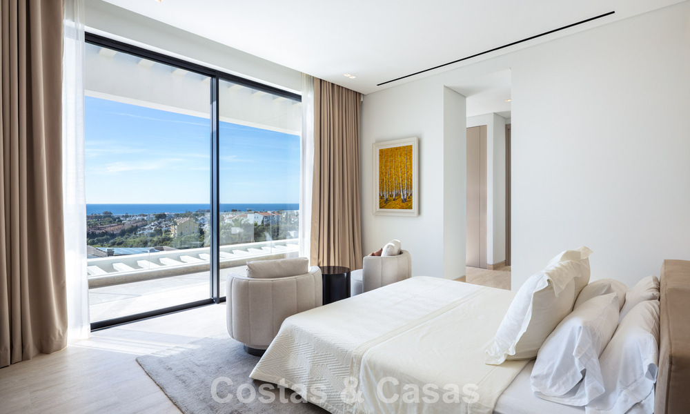 High-end luxury villa with panoramic views for sale in a golf resort on the Golden Mile in Benahavis - Marbella 780121