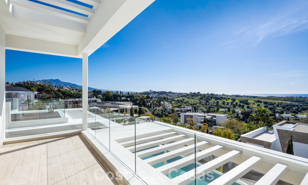 High-end luxury villa with panoramic views for sale in a golf resort on the Golden Mile in Benahavis - Marbella 780124