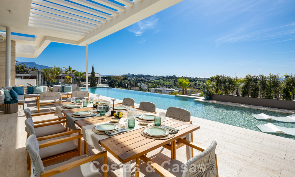 High-end luxury villa with panoramic views for sale in a golf resort on the Golden Mile in Benahavis - Marbella 780126