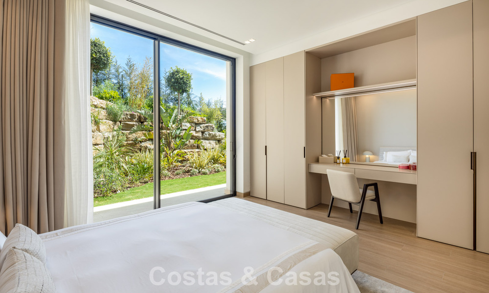 High-end luxury villa with panoramic views for sale in a golf resort on the Golden Mile in Benahavis - Marbella 780135