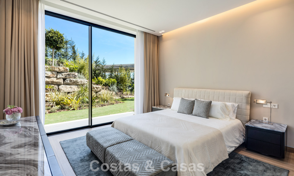 High-end luxury villa with panoramic views for sale in a golf resort on the Golden Mile in Benahavis - Marbella 780137
