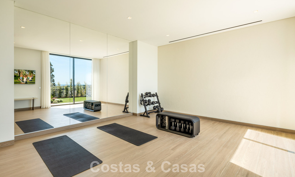 High-end luxury villa with panoramic views for sale in a golf resort on the Golden Mile in Benahavis - Marbella 780138