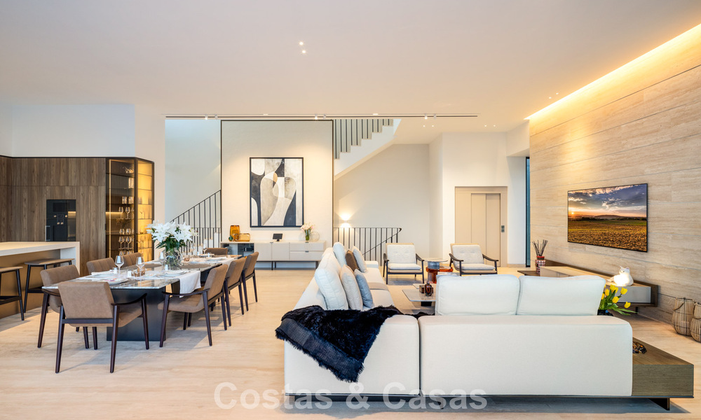 High-end luxury villa with panoramic views for sale in a golf resort on the Golden Mile in Benahavis - Marbella 780142