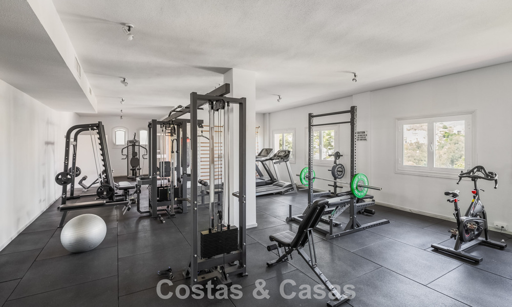 First class apartment with panoramic sea views for sale in Nueva Andalucia’s Golf Valley, Marbella 780285