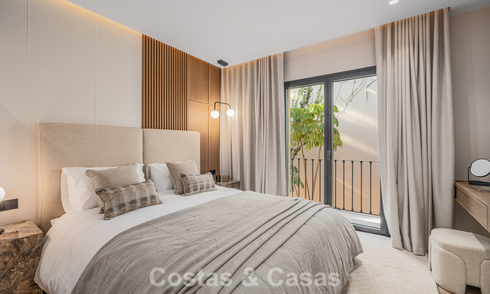 Move-in ready, modernist renovated townhouse for sale in a gated community in La Quinta, Benahavis - Marbella 780314