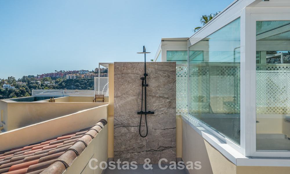 Move-in ready, modernist renovated townhouse for sale in a gated community in La Quinta, Benahavis - Marbella 780335