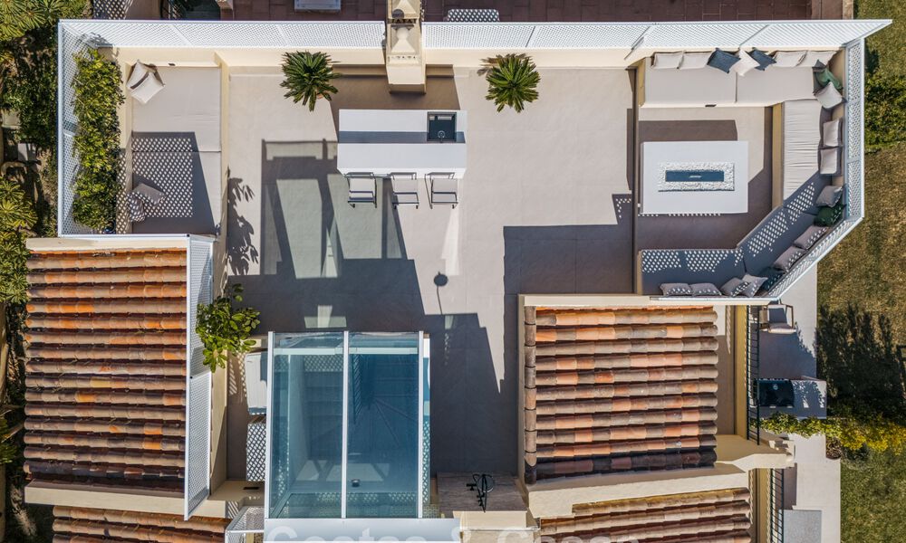 Move-in ready, modernist renovated townhouse for sale in a gated community in La Quinta, Benahavis - Marbella 780337