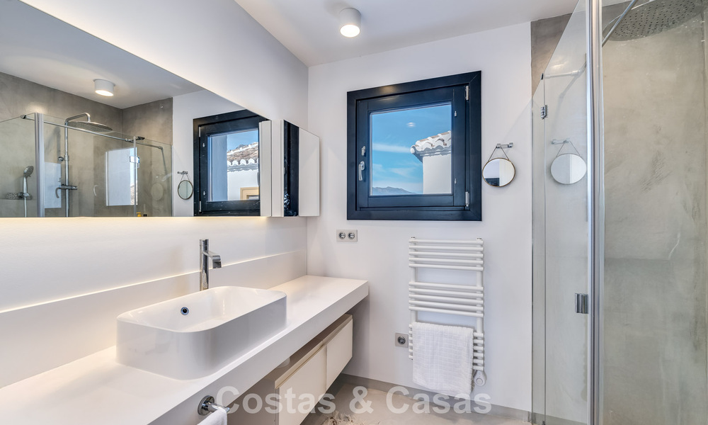 Charming corner townhouse for sale in an exclusive urbanization on Marbella’s Golden Mile 780475