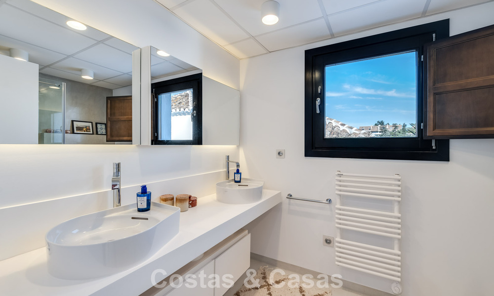 Charming corner townhouse for sale in an exclusive urbanization on Marbella’s Golden Mile 780478