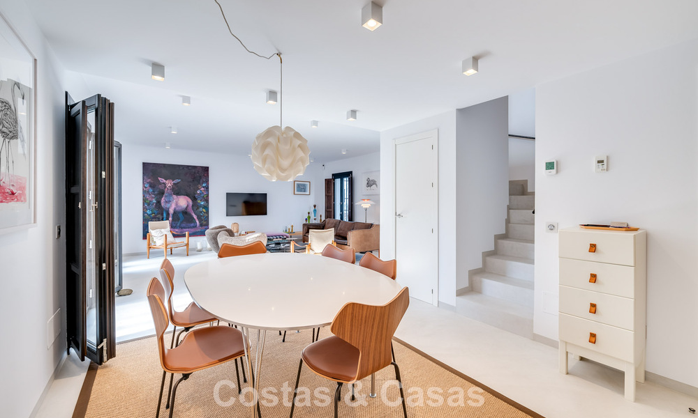 Charming corner townhouse for sale in an exclusive urbanization on Marbella’s Golden Mile 780486