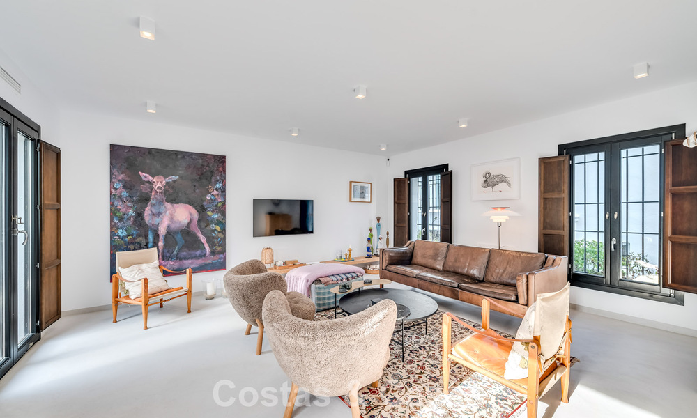 Charming corner townhouse for sale in an exclusive urbanization on Marbella’s Golden Mile 780488