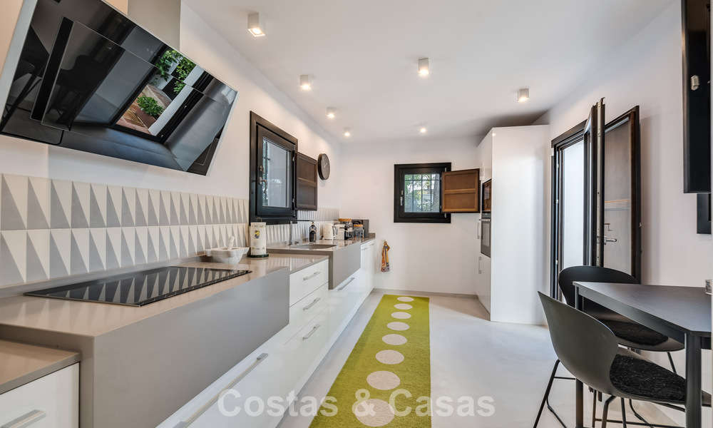 Charming corner townhouse for sale in an exclusive urbanization on Marbella’s Golden Mile 780491