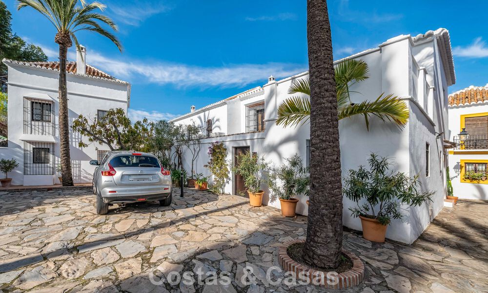 Charming corner townhouse for sale in an exclusive urbanization on Marbella’s Golden Mile 780499