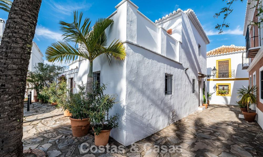 Charming corner townhouse for sale in an exclusive urbanization on Marbella’s Golden Mile 780500