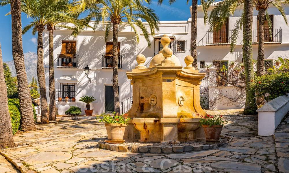 Charming corner townhouse for sale in an exclusive urbanization on Marbella’s Golden Mile 780501