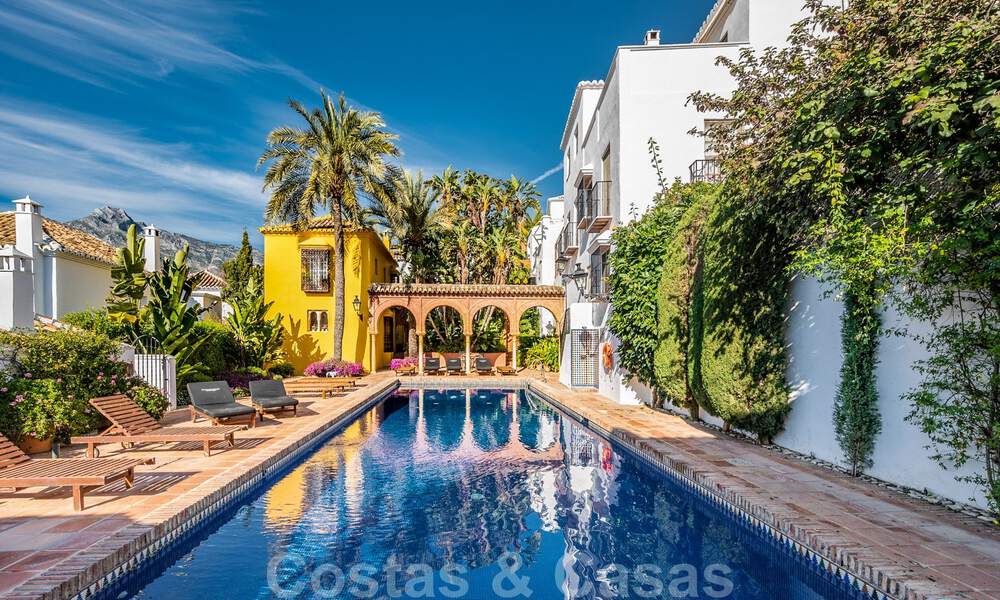 Charming corner townhouse for sale in an exclusive urbanization on Marbella’s Golden Mile 780502