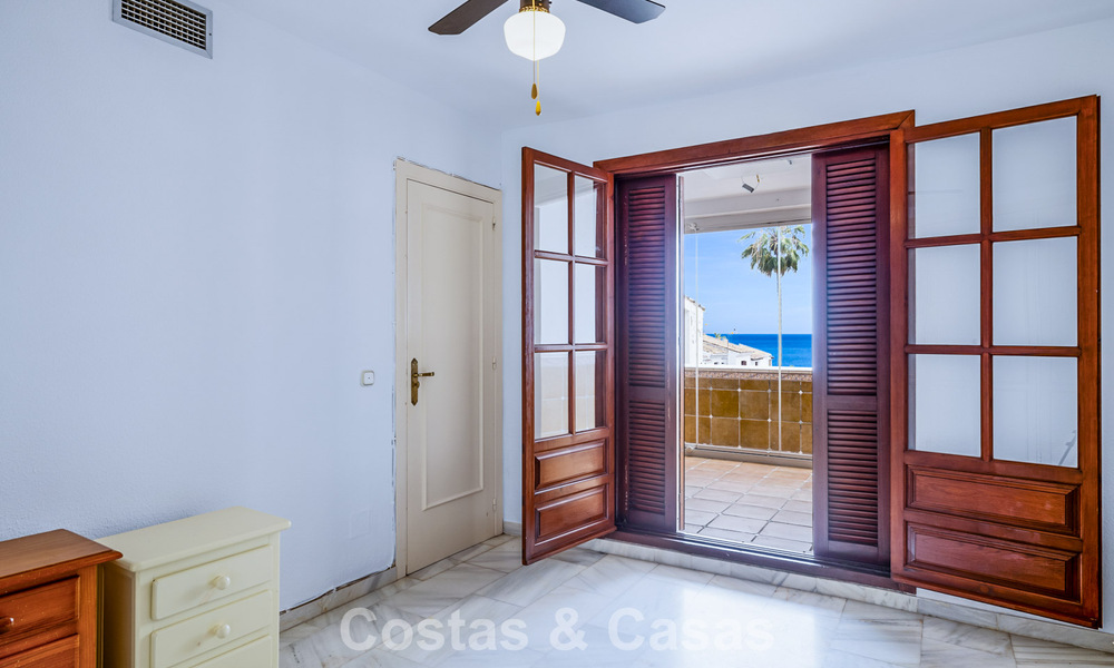 Townhouse for sale with sea views in a frontline beach complex close to Estepona centre 780557