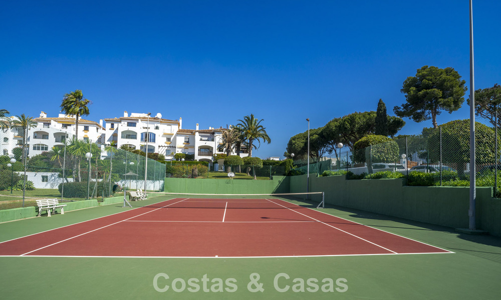 Renovated 3-bedroom garden apartment within walking distance to Puerto Banus in Nueva Andalucia, Marbella 780707