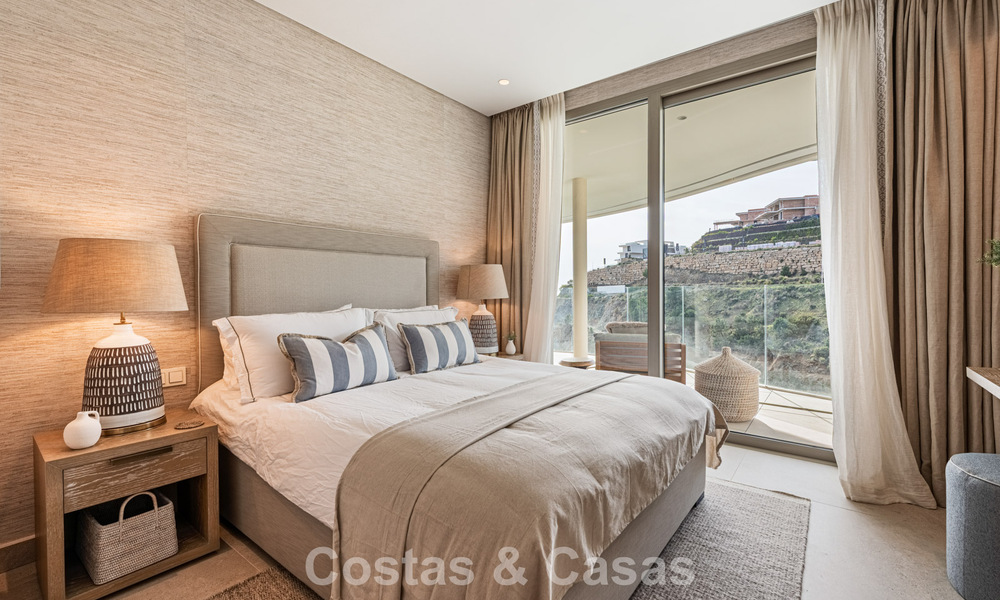 Superior garden apartment with panoramic sea views for sale in La Quinta, Marbella - Benahavis 780714