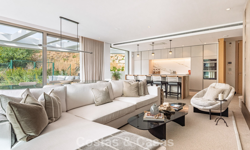 Superior garden apartment with panoramic sea views for sale in La Quinta, Marbella - Benahavis 780727