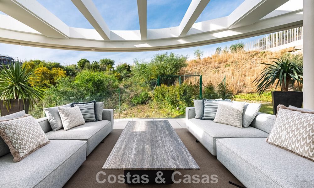 Superior garden apartment with panoramic sea views for sale in La Quinta, Marbella - Benahavis 780728