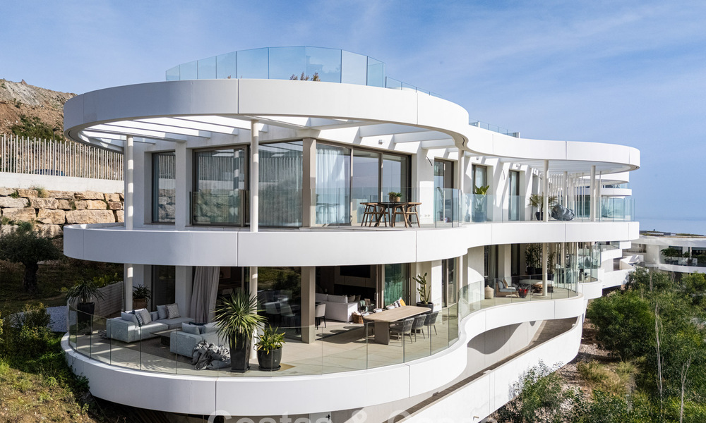 Superior garden apartment with panoramic sea views for sale in La Quinta, Marbella - Benahavis 780733