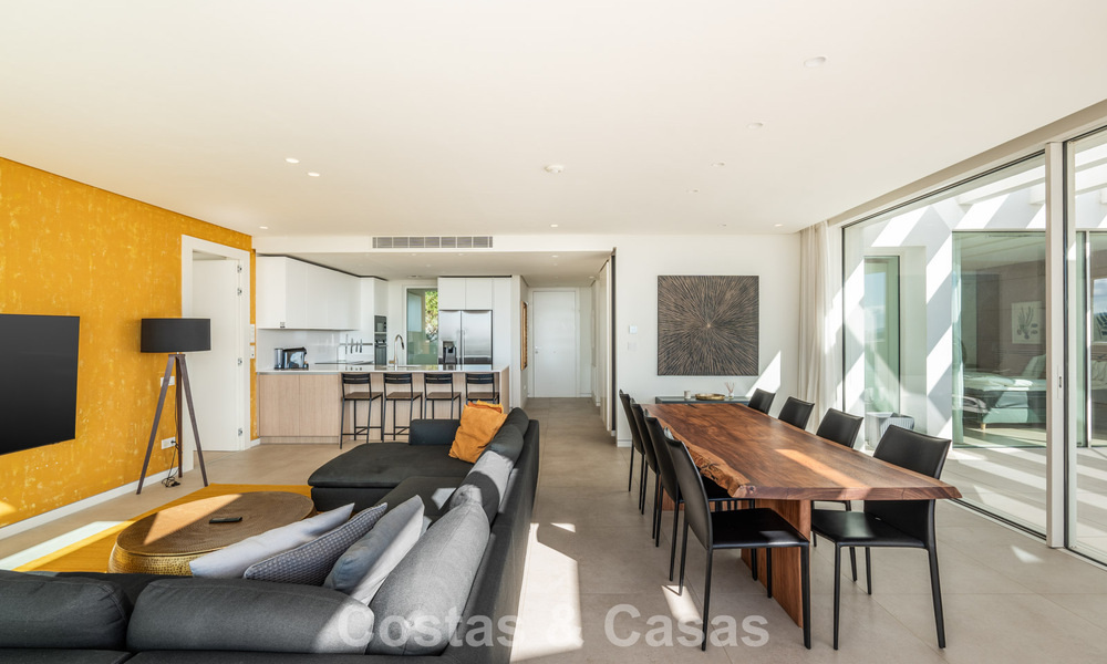 Move-in ready, modern-sleek penthouse with panoramic sea views for sale, in a luxury resort near Marbella town 780751