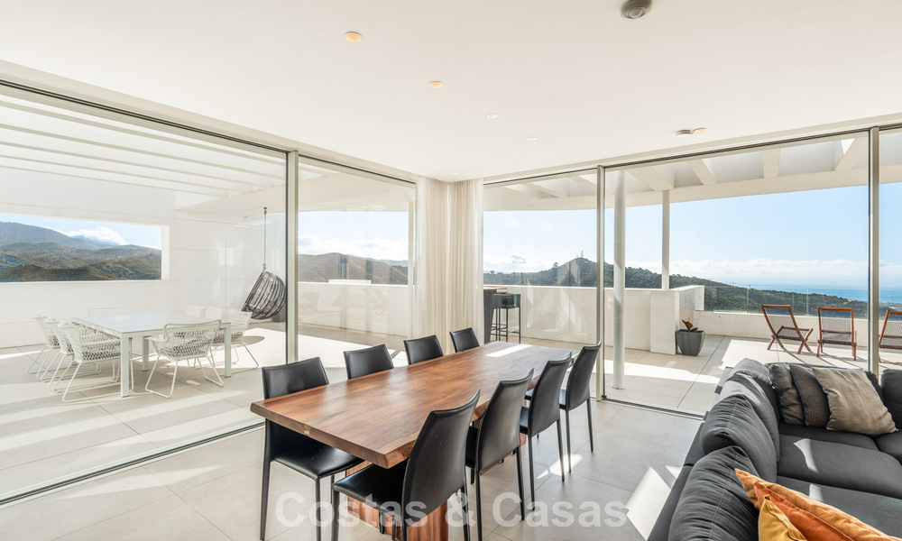 Move-in ready, modern-sleek penthouse with panoramic sea views for sale, in a luxury resort near Marbella town 780752