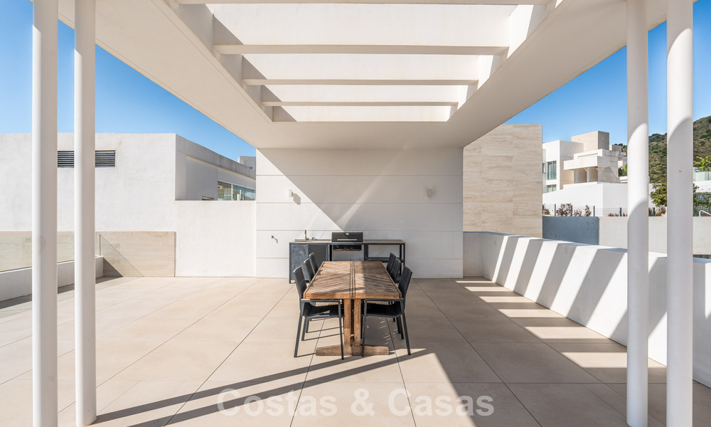 Move-in ready, modern-sleek penthouse with panoramic sea views for sale, in a luxury resort near Marbella town 780760