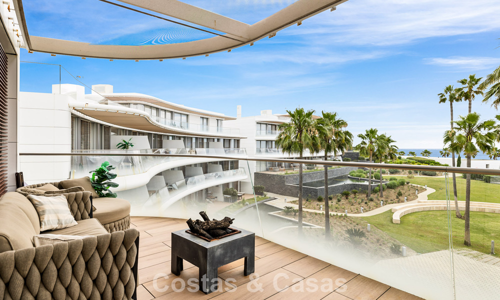 Luxurious, modern apartment with sea views for sale directly on the beach in Estepona, Costa del Sol 780770