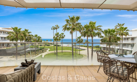 Luxurious, modern apartment with sea views for sale directly on the beach in Estepona, Costa del Sol 780772