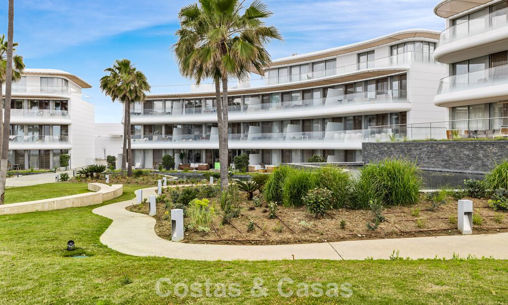 Luxurious, modern apartment with sea views for sale directly on the beach in Estepona, Costa del Sol 780774