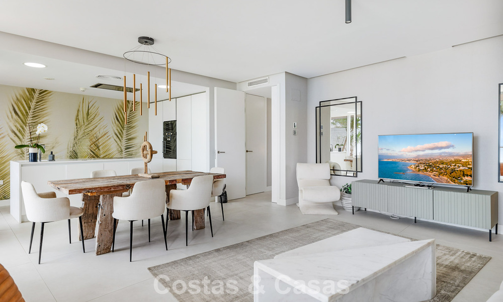 Luxurious, modern apartment with sea views for sale directly on the beach in Estepona, Costa del Sol 780776