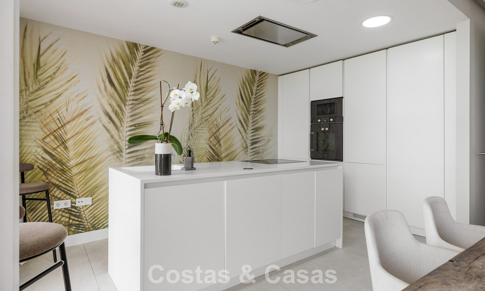 Luxurious, modern apartment with sea views for sale directly on the beach in Estepona, Costa del Sol 780778