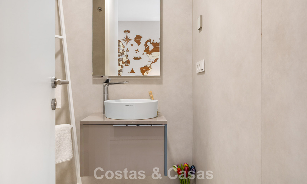 Luxurious, modern apartment with sea views for sale directly on the beach in Estepona, Costa del Sol 780783