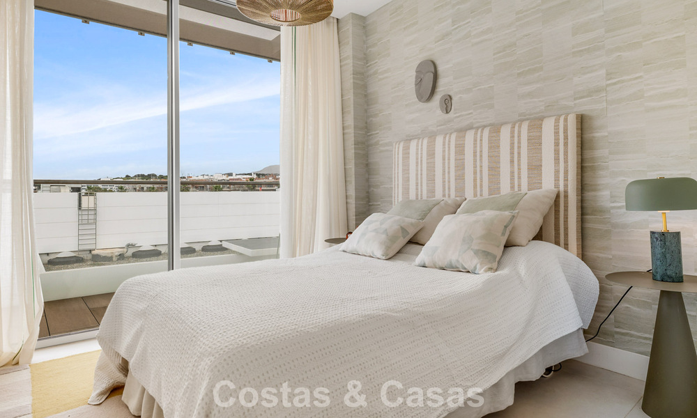Luxurious, modern apartment with sea views for sale directly on the beach in Estepona, Costa del Sol 780787