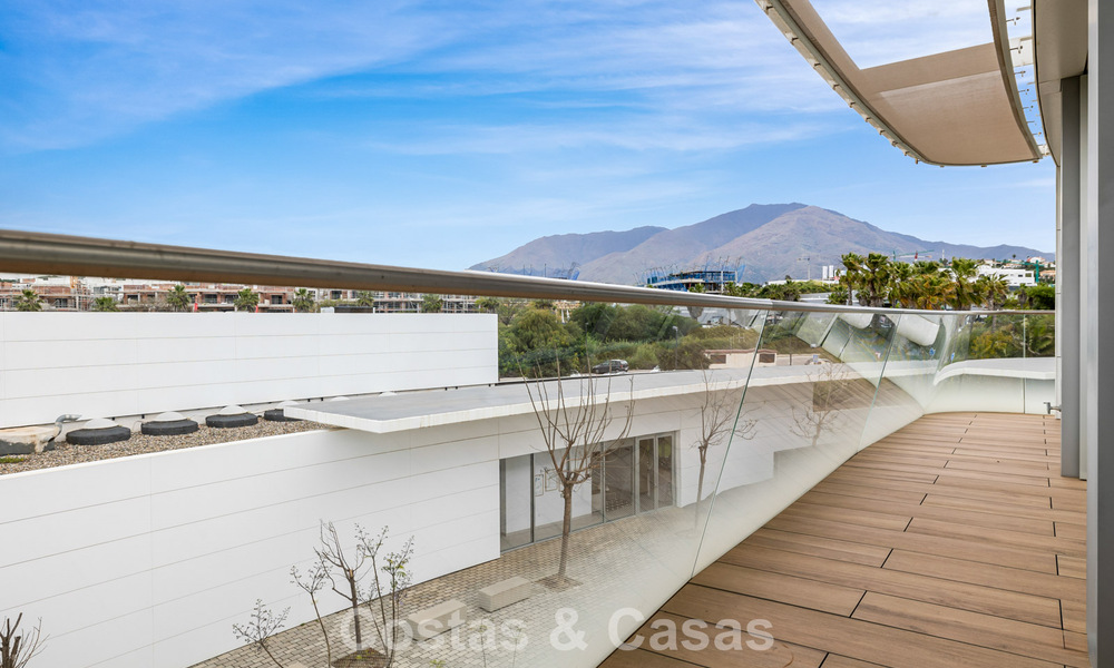 Luxurious, modern apartment with sea views for sale directly on the beach in Estepona, Costa del Sol 780794