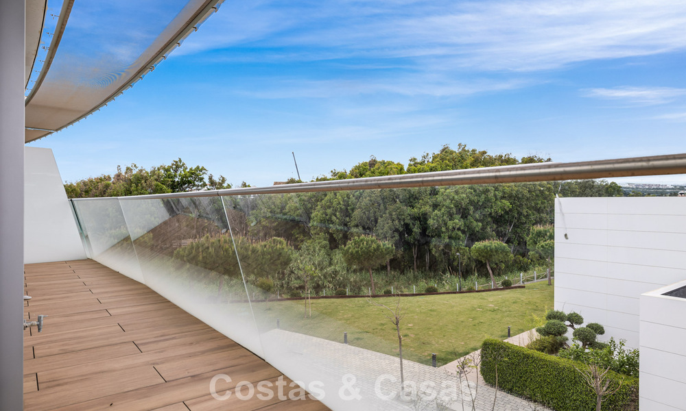 Luxurious, modern apartment with sea views for sale directly on the beach in Estepona, Costa del Sol 780795