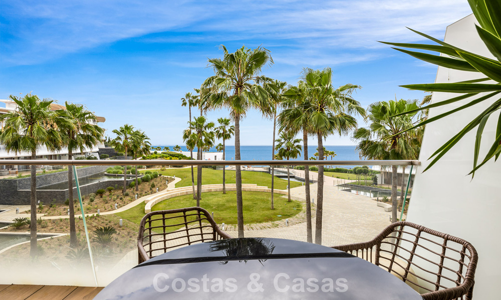 Luxurious, modern apartment with sea views for sale directly on the beach in Estepona, Costa del Sol 780796