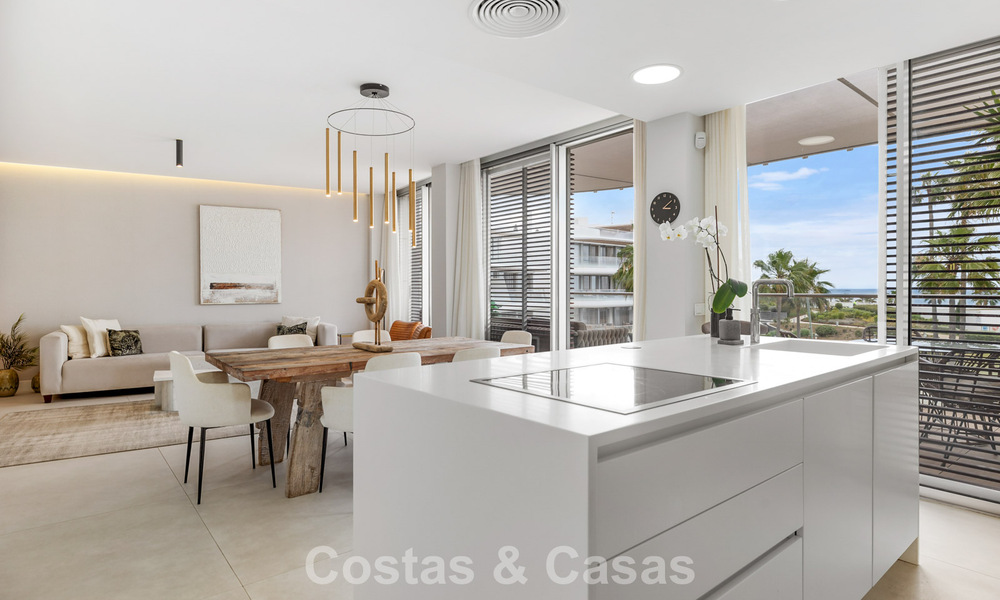 Luxurious, modern apartment with sea views for sale directly on the beach in Estepona, Costa del Sol 780801
