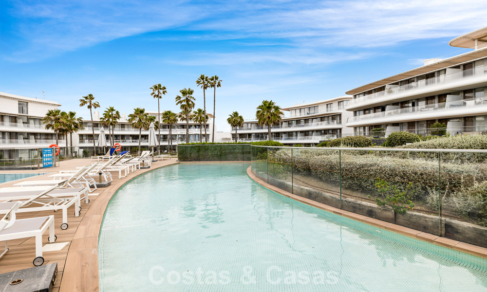 Luxurious, modern apartment with sea views for sale directly on the beach in Estepona, Costa del Sol 780803