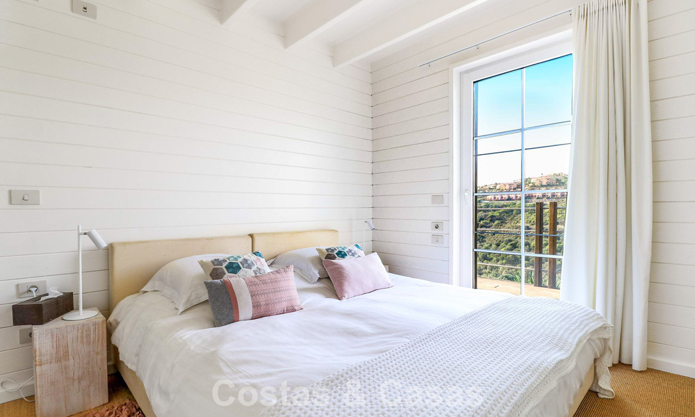 Ready to move in, Mediterranean single storey villa for sale, in a golf area of Benahavis - Marbella 780821