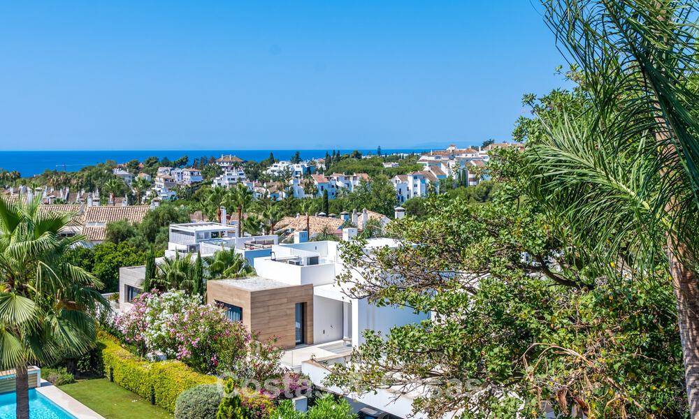 Luxurious renovated Mediterranean style townhouse for sale on Marbella’s Golden Mile 782948