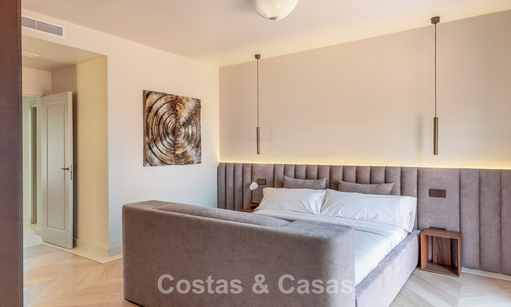 Luxurious renovated Mediterranean style townhouse for sale on Marbella’s Golden Mile 782954